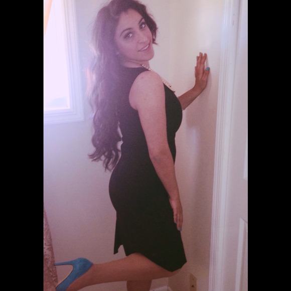 Profile Picture of Navien Allan (@nallan6399) on Poshmark