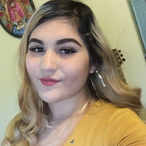 Profile Picture of Damarys Granillo (@xoxo_dama) on Poshmark