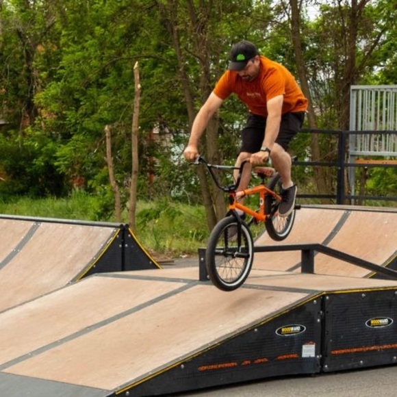 Profile Picture of Chris Fonda (@fondachris) on Poshmark