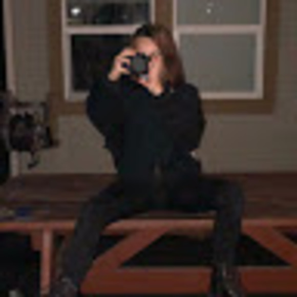 Profile Picture of Eclipse Tipps (@minamogardo) on Poshmark