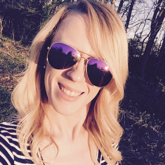 Profile Picture of Allison Rostance (@allison1983) on Poshmark