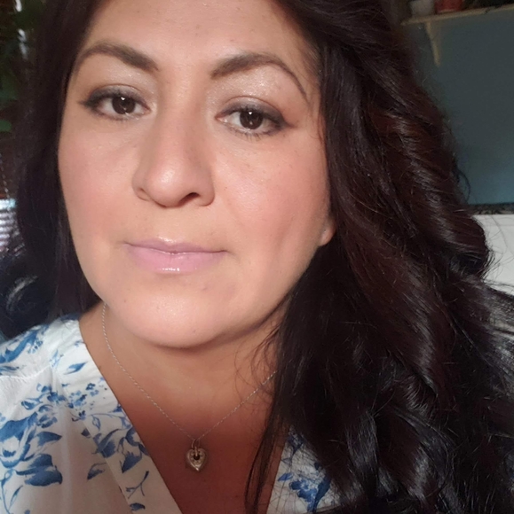 Profile Picture of Yesi c Leon (@yesideleon16) on Poshmark