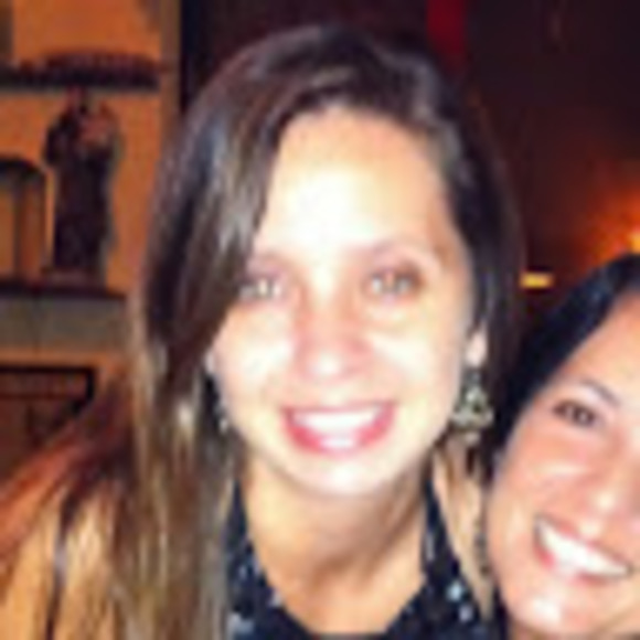 Profile Picture of Fabiana Ramos (@facookie123) on Poshmark