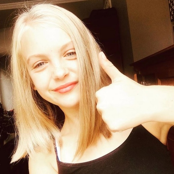 Profile Picture of Fiona Armentrout (@fidiz20083) on Poshmark