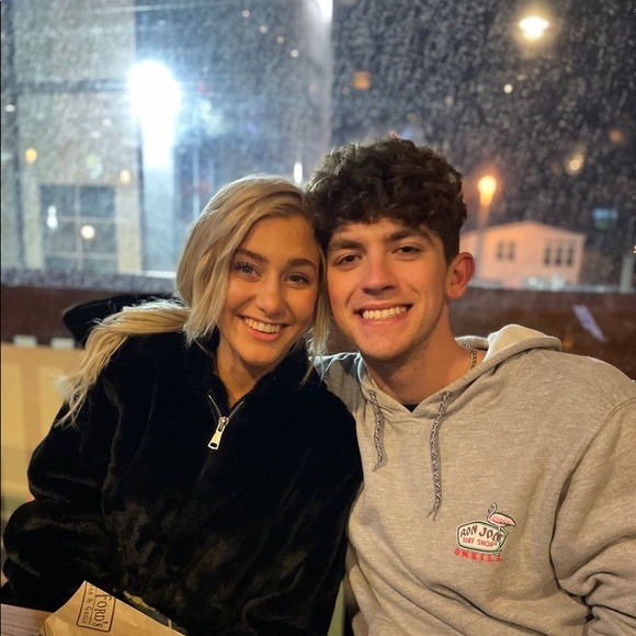 Profile Picture of Lexi Psimos (@lexipsimos) on Poshmark