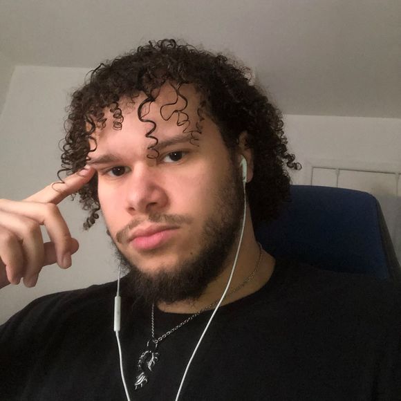 Profile Picture of Adam Nathaniel (@armantradinga) on Poshmark