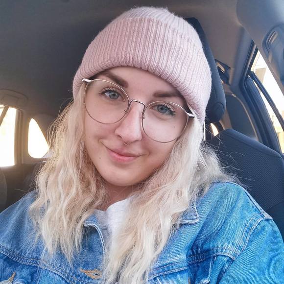 Profile Picture of Anne-sophie Simard (@annesophie1238) on Poshmark
