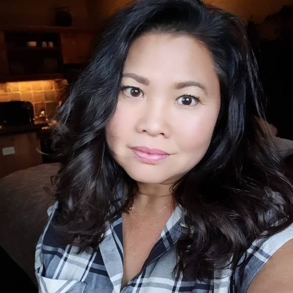 Profile Picture of Jayne Shoda-scott (@jayneshoda) on Poshmark