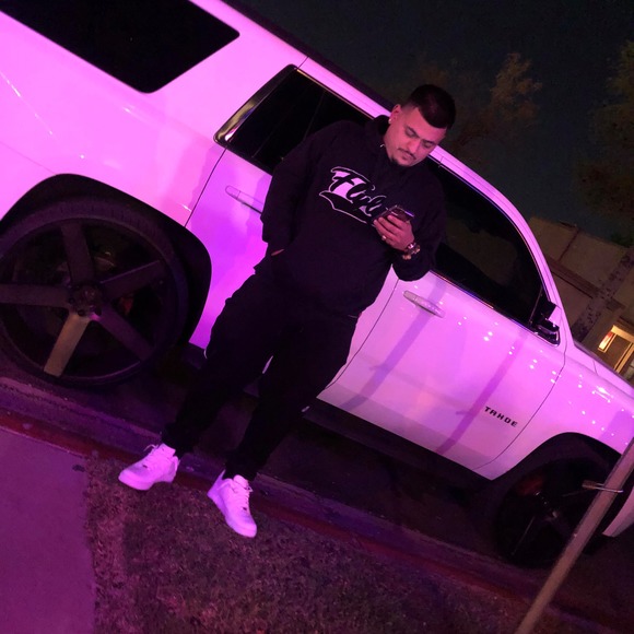 Profile Picture of Alex Ayon (@al_ayon) on Poshmark