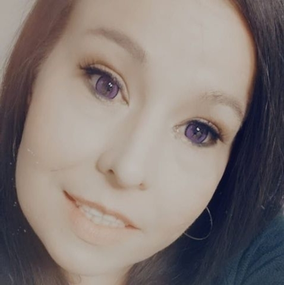 Profile Picture of Stephanie Thomas (@stephanietho447) on Poshmark