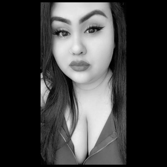 Profile Picture of Dee Ramos (@denniceramos) on Poshmark