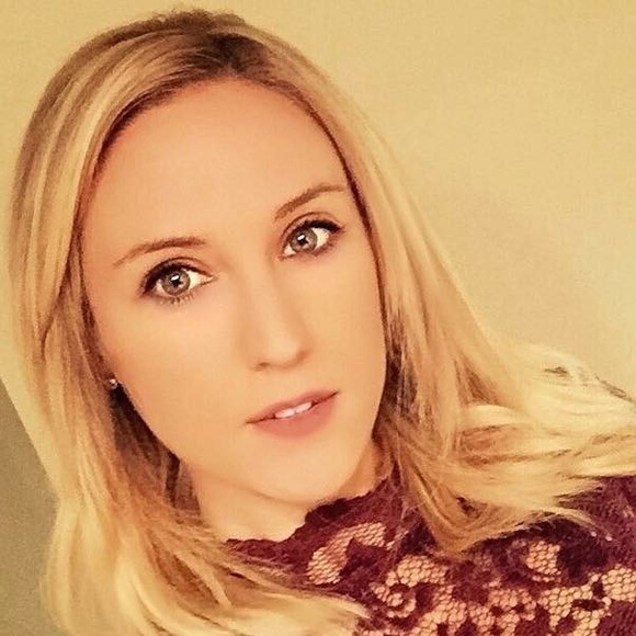 Profile Picture of Crystal Toce (@crystallight427) on Poshmark