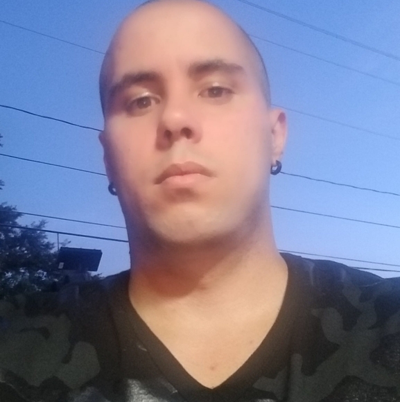 Profile Picture of Felix Gutierrez (@fgutierrez1387) on Poshmark