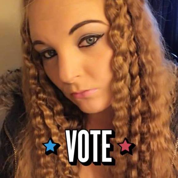 Profile Picture of Danielle Landers (@danielleland586) on Poshmark
