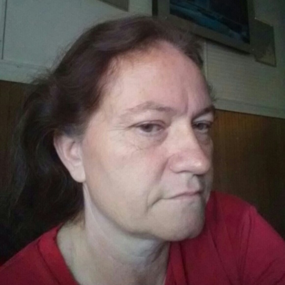 Profile Picture of Shawnee Neumann (@hiupthere) on Poshmark