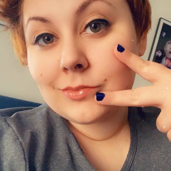 Profile Picture of Nicole Allgeyer (@nikki_love21) on Poshmark