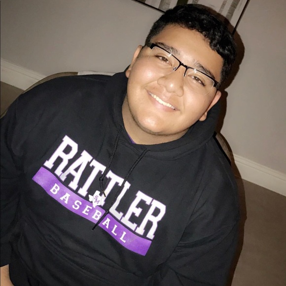 Profile Picture of Aaron Luera (@aaron2515) on Poshmark