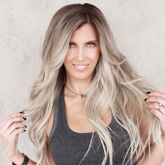 Profile Picture of Allison Rattay (@allikayfit) on Poshmark
