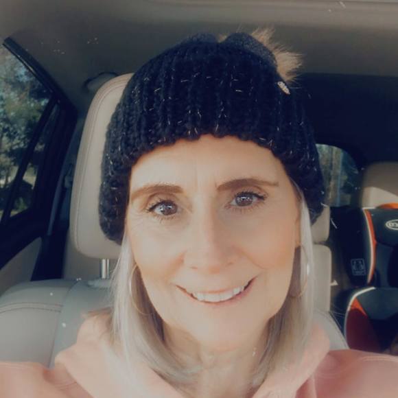 Profile Picture of Lori Cook bingnear (@loribingnear) on Poshmark