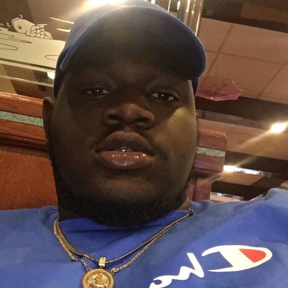 Profile Picture of Hakeem Bell (@king24k) on Poshmark