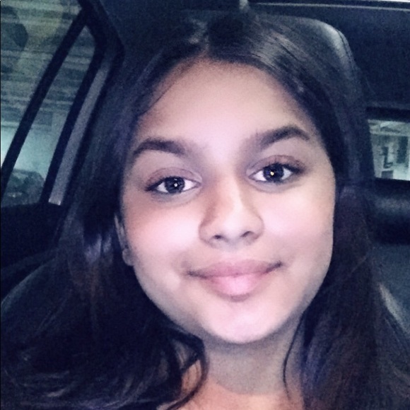 Profile Picture of Emmaline Jones (@emmaline_jones) on Poshmark