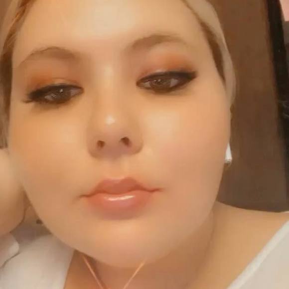 Leilani Miyaji - Poshmark Profile Picture of Leilani Miyaji (@leilanimiyaji) on Poshmark