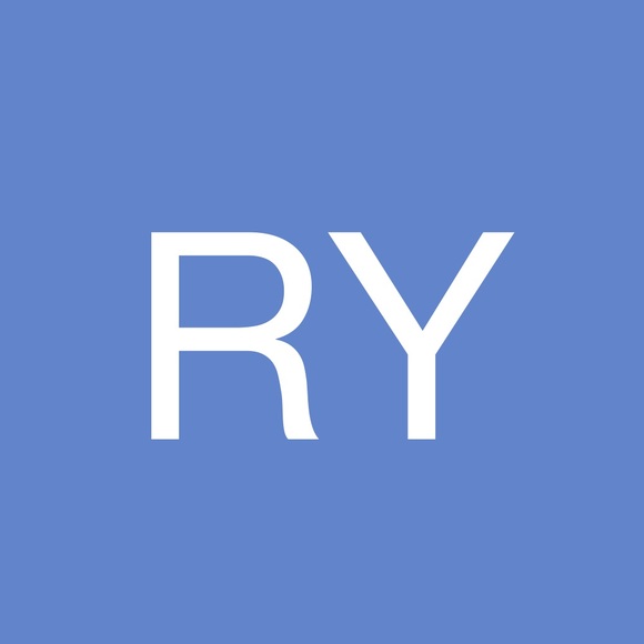 Profile Picture of Robyn Yaxley (@miteyax) on Poshmark