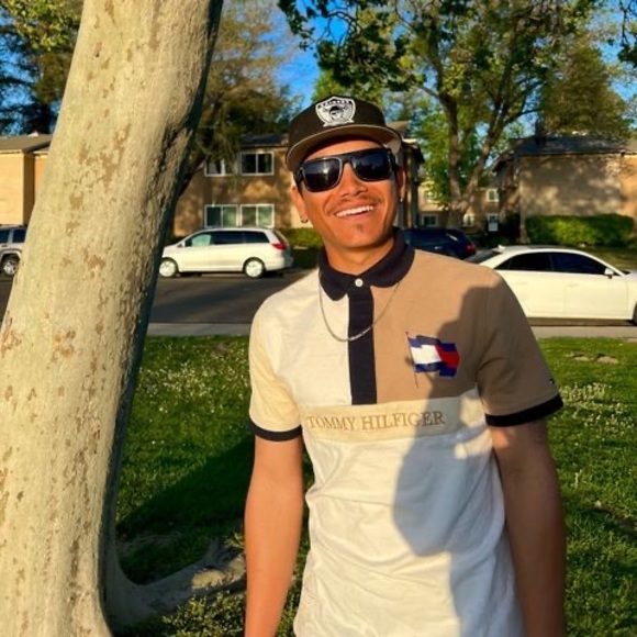 Profile Picture of Luis Vicente (@lvicente1928) on Poshmark