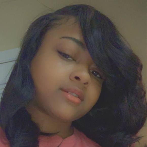 Profile Picture of Renise Woodruff (@renisev) on Poshmark