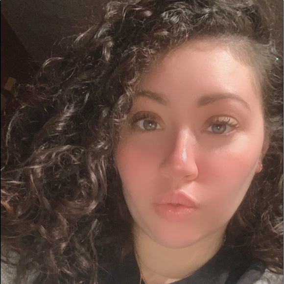 Profile Picture of Bianca Donato (@bianca_donato) on Poshmark