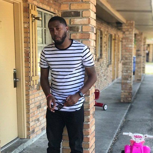 Profile Picture of Calvin Wesley (@calvin_wesley) on Poshmark