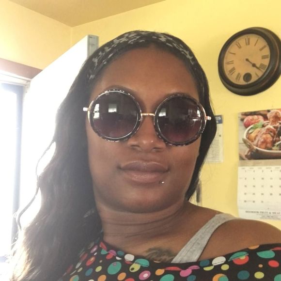 Profile Picture of Danielle Bogard (@dtb2584) on Poshmark