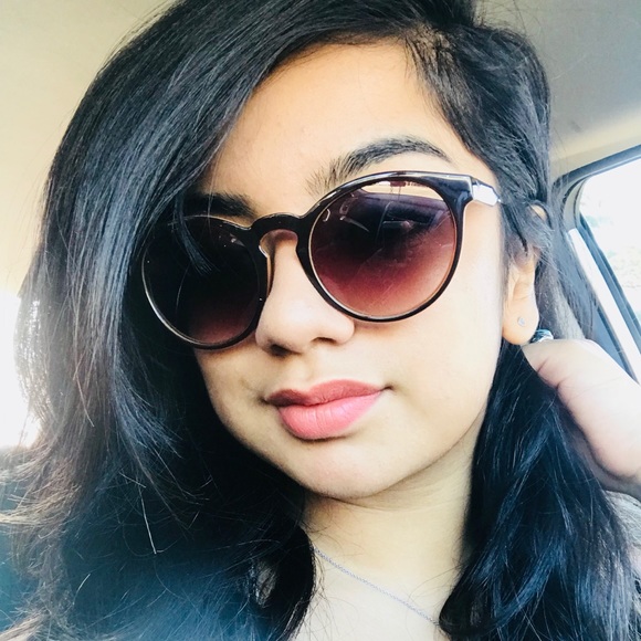 Profile Picture of Genesis Zamora (@zamorag24) on Poshmark