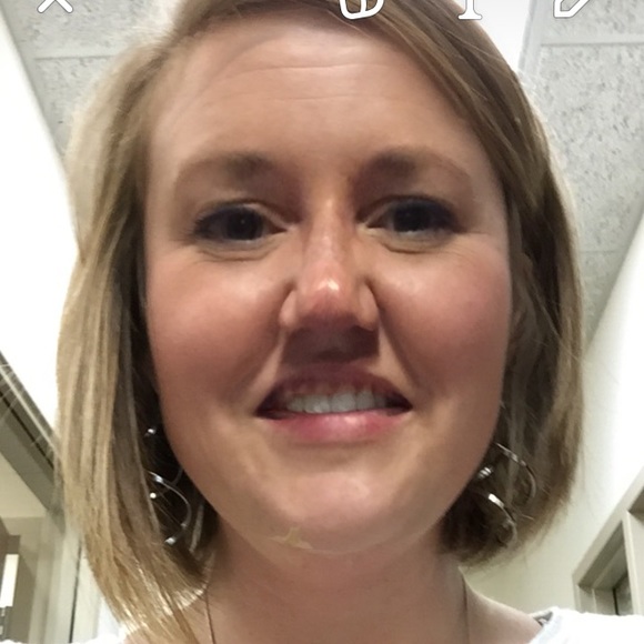 Profile Picture of Julia Forbes (@forbes1ja) on Poshmark