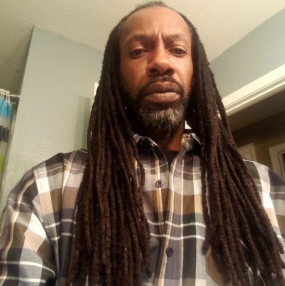 Profile Picture of Clinton White (@housedr007) on Poshmark