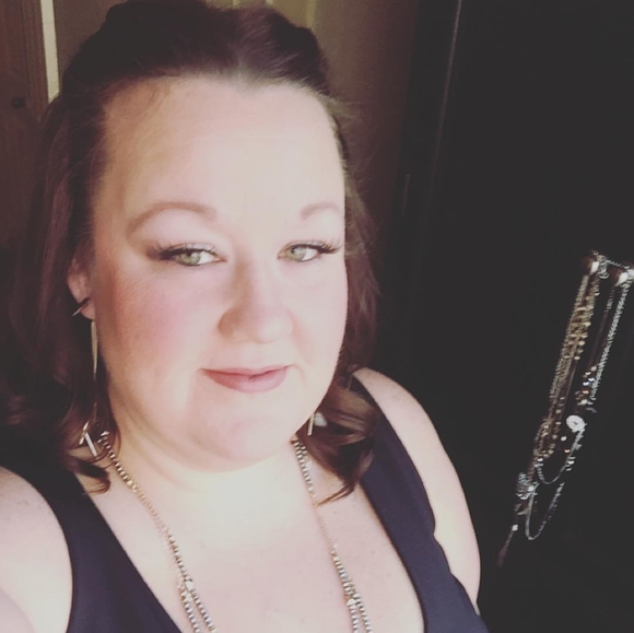 Profile Picture of Shannon Ready (@sready21) on Poshmark