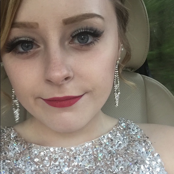 Profile Picture of Hanna Carbenia (@hanna_carbenia) on Poshmark