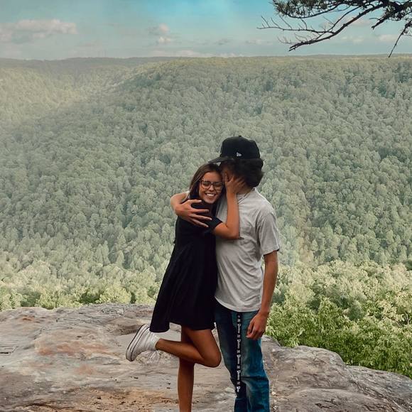 Profile Picture of Jadyn Voiles (@jadynvoiles) on Poshmark