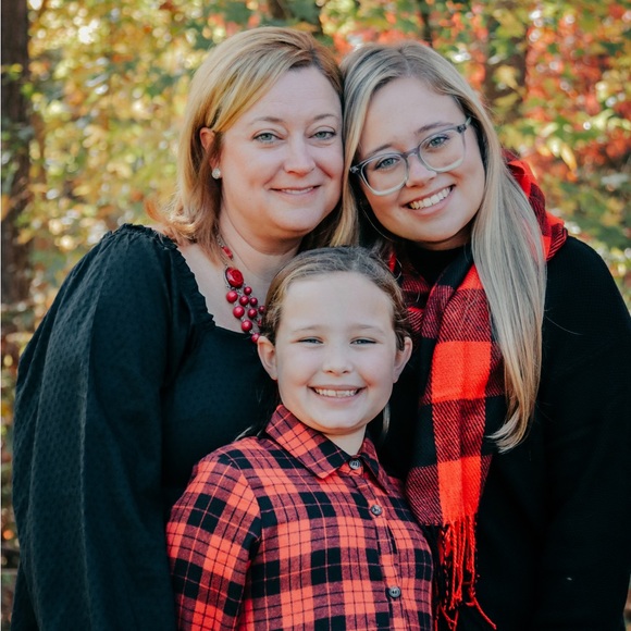 Profile Picture of Allison Harper (@allison377) on Poshmark