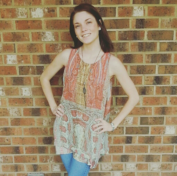 Profile Picture of Taylor Adolph (@taylorbee895) on Poshmark