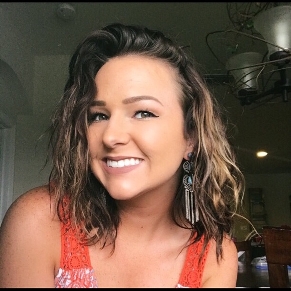 Profile Picture of Megan Bartos (@bartosm) on Poshmark