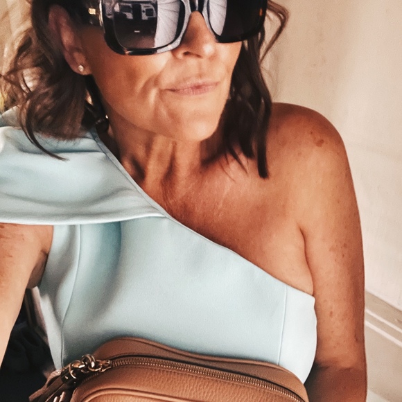 Julia Moncrieff - Poshmark Profile Picture of Julia Moncrieff (@julia_moncrieff) on Poshmark