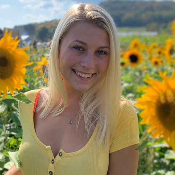 Profile Picture of Kirstin Lekas (@klekas) on Poshmark