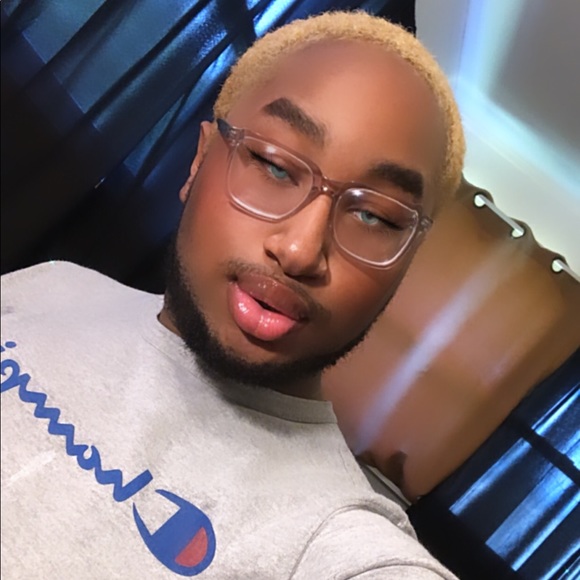 Profile Picture of Zachary Goode (@zshemar5) on Poshmark