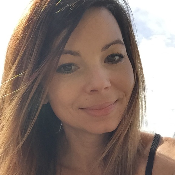 Profile Picture of Joanne West (@jo_anne) on Poshmark