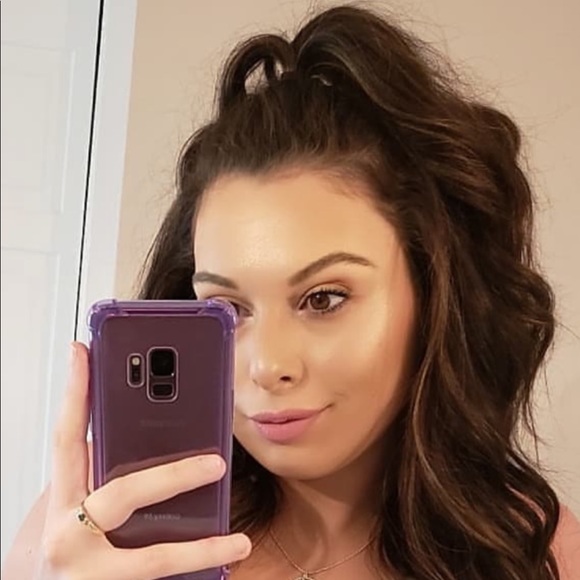 Profile Picture of Ashley Tramonte (@ashmarieluxury) on Poshmark