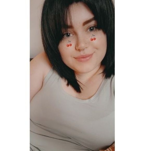 Profile Picture of Emily Andrews (@emilyandrews465) on Poshmark