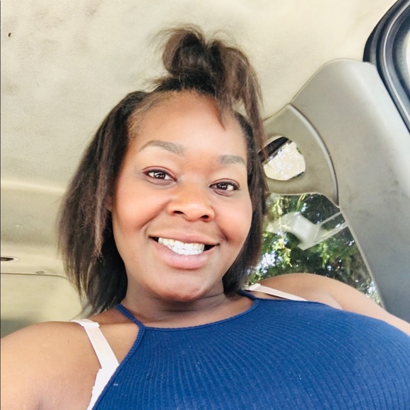 Profile Picture of Jacquelyn Sims (@jsims1547) on Poshmark