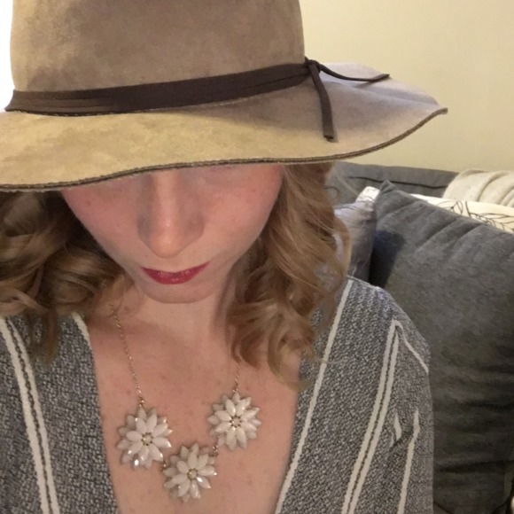 Profile Picture of Erin Ashinghurst (@eash86) on Poshmark