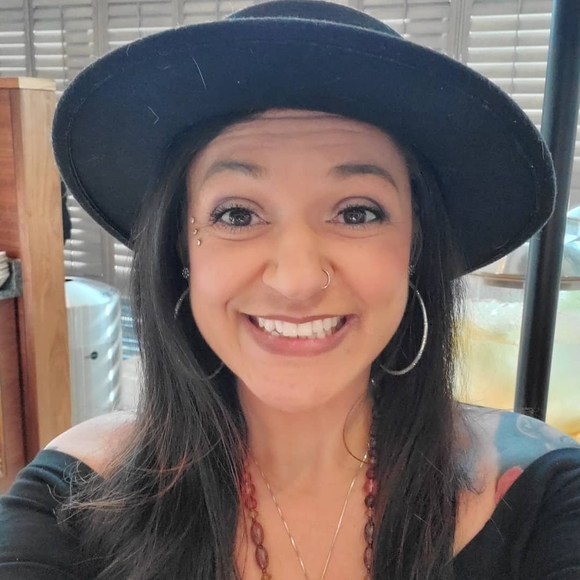 Profile Picture of Natalie Rainero (@nrainero) on Poshmark